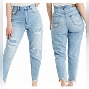 American Eagle Distressed Curvy High Waisted Mom Jeans • Light Wash • US 4